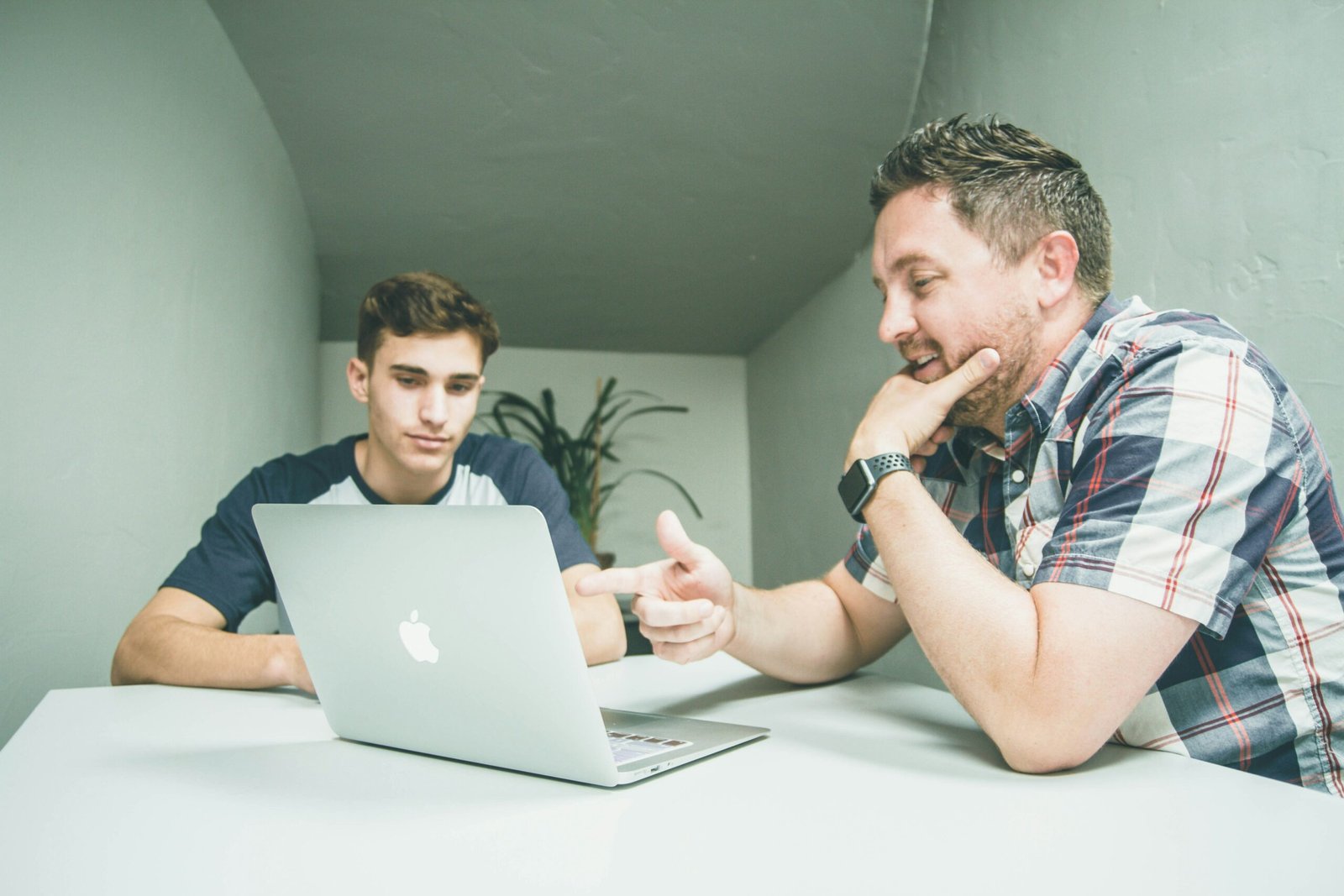 Enhancing Enterprise IT with iPlanet’s Apple Support Services