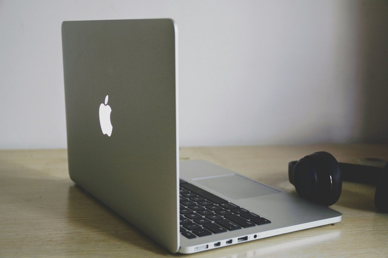 Choosing the Right AMC for Your Apple Infrastructure